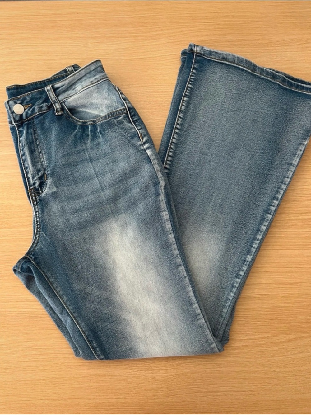 Classic High-Rise Women’s Jeans in Faded Blue